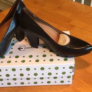 Earthies NWT  Black calf leather shoe Size6.5